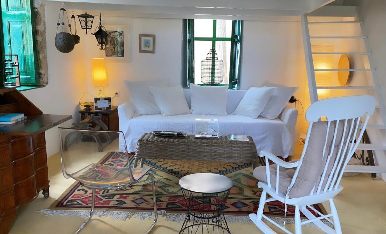Hypate, Traditional Island Cottage Chalki Town 외부 사진